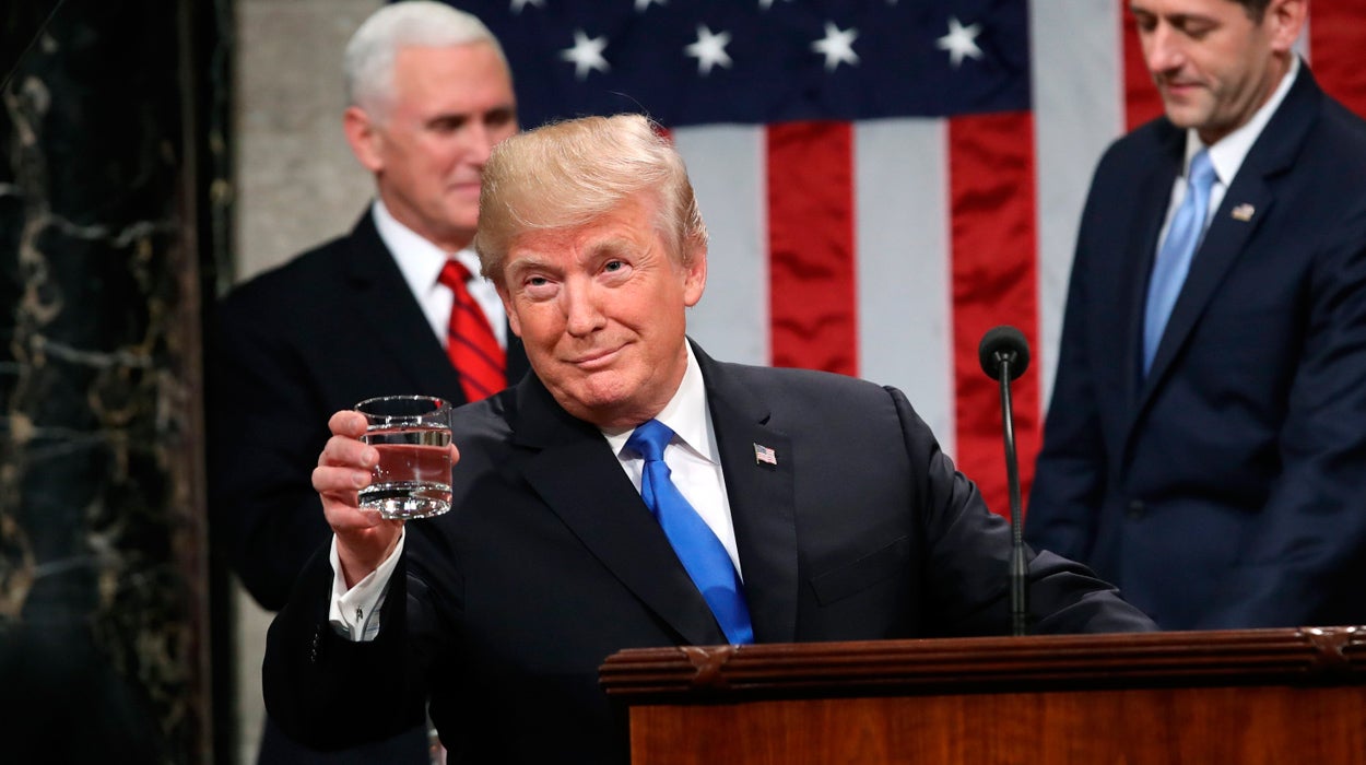 Trump declara el fin de "era de sometimiento" de EEUU en acuerdos comerciales Trump declara el fin de "era de sometimiento" de EEUU en acuerdos comerciales