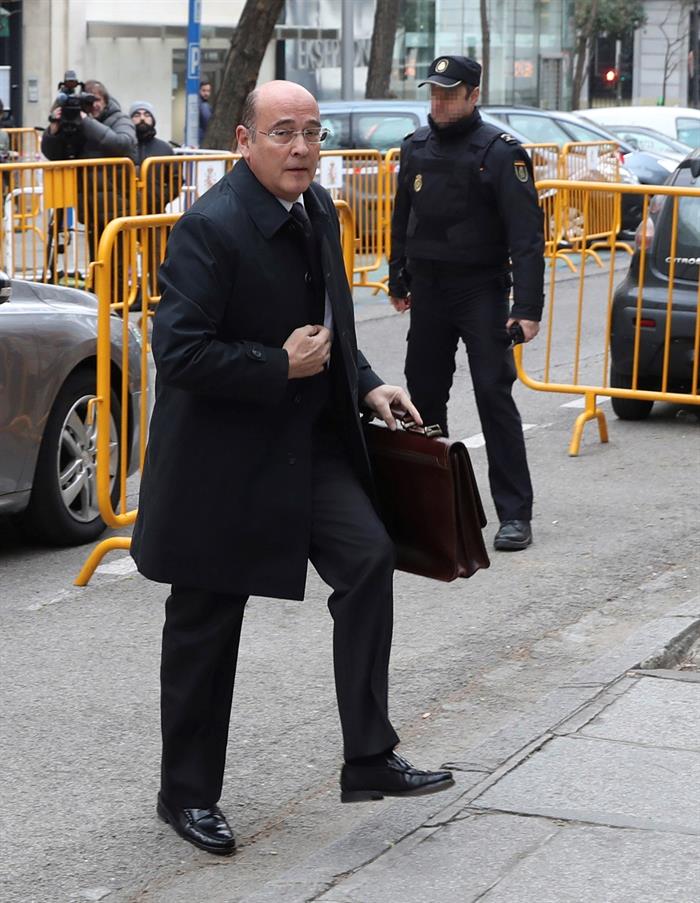 Pérez de los Cobos trasladó a Forn en un encuentro "tenso" que la forma de evitar incidentes el 1-O era desconvocar la consulta ilegal Pérez de los Cobos trasladó a Forn en un encuentro "tenso" que la forma de evitar incidentes el 1-O era desconvocar la consulta ilegal