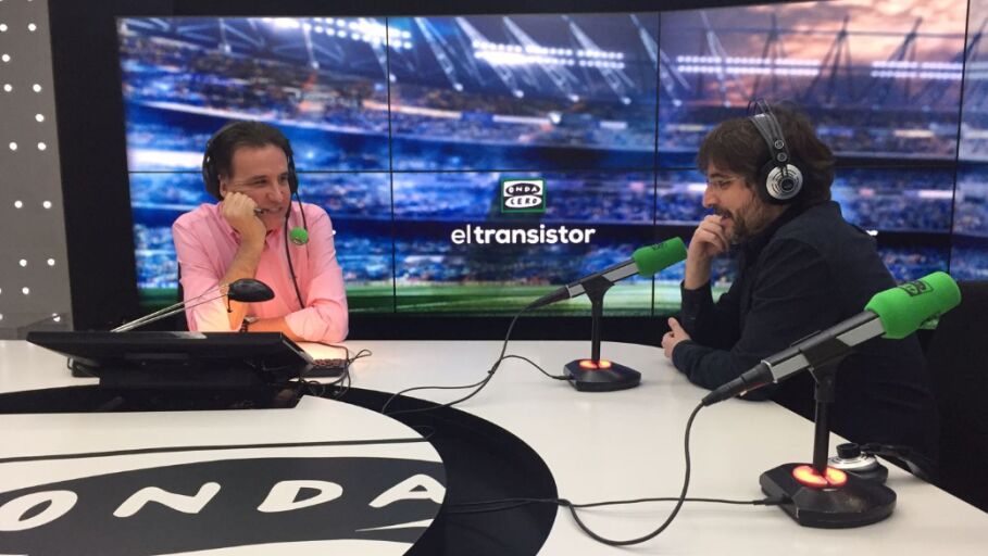 Jordi &Eacute;vole con Jos&eacute; Ram&oacute;n de la Morena en El Transistor. 