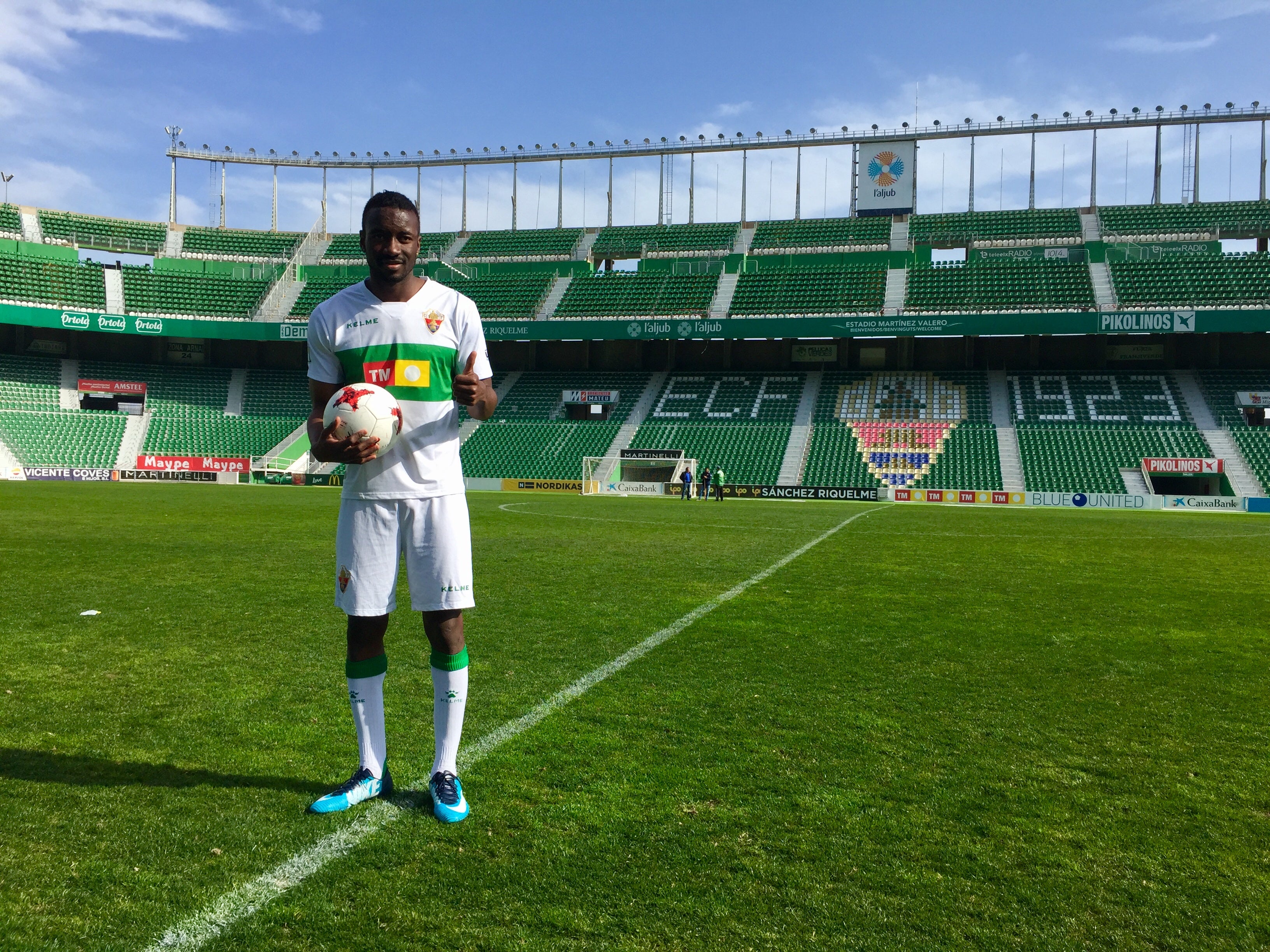 "Carlos Sánchez me dijo que el Elche es un buen club para seguir creciendo" "Carlos Sánchez me dijo que el Elche es un buen club para seguir creciendo"