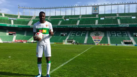 El central colombiano Neyder Lozano ha sido el último fichaje del mercado de invierno en la temporada 2017/18. ELCHE CF