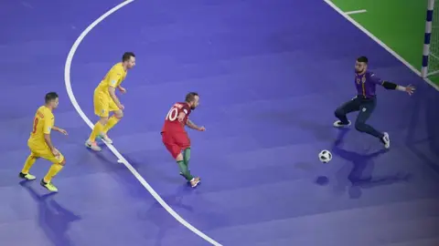 Ricardinho anota de rabona ante Rumanía en el Europeo de Fútbol Sala Ricardinho anota de rabona ante Rumanía en el Europeo de Fútbol Sala