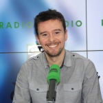Miguel Venegas, experto en fútbol internacional, en los estudios de Radioestadio.