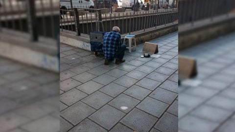 Miguel, el anciano al que le han robado su &uacute;nica compa&ntilde;&iacute;a, su perro Miki