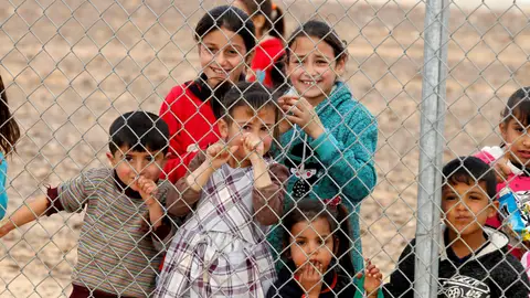 Varios niños refugiados Varios niños refugiados