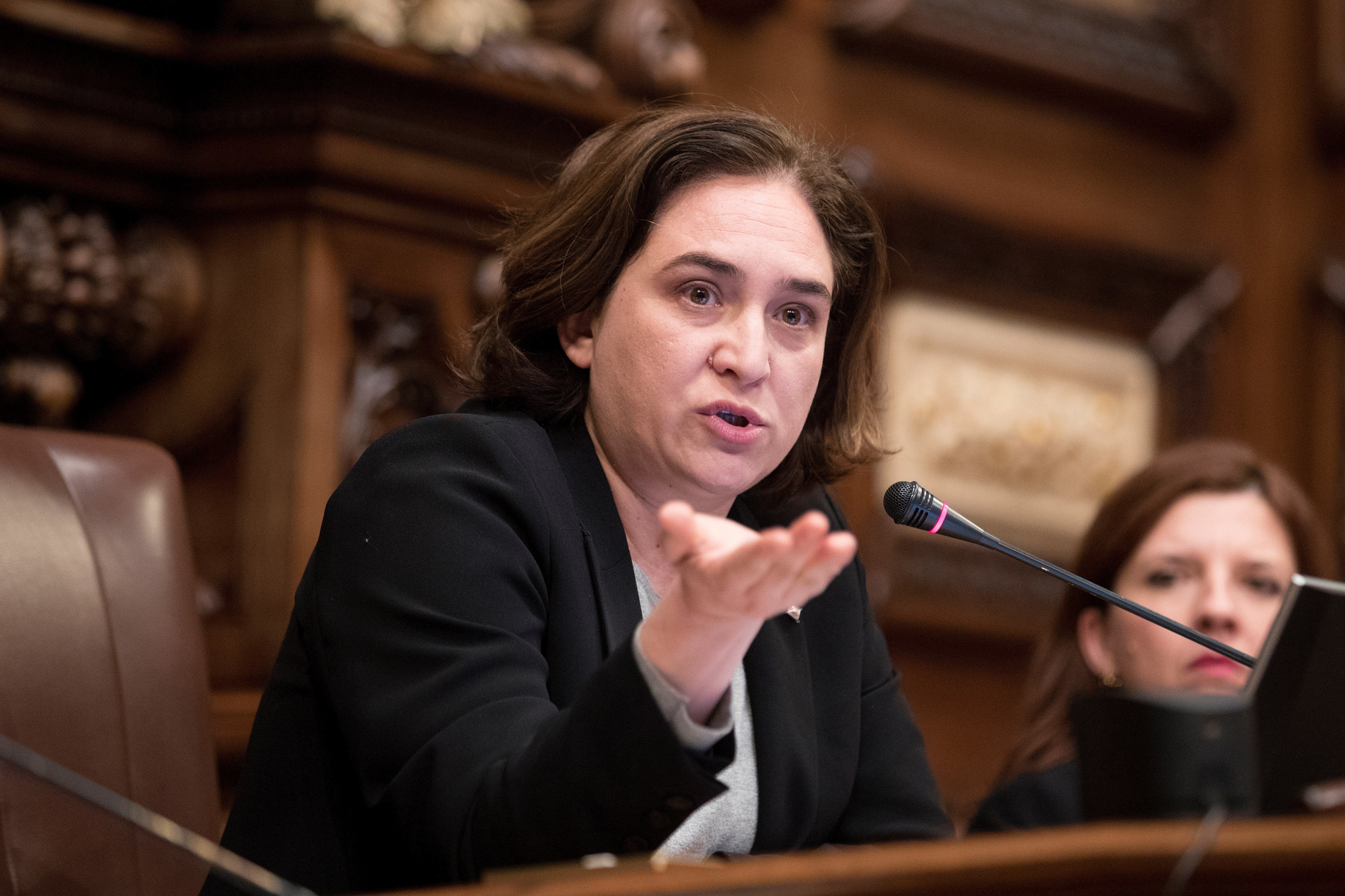 Ada Colau deja Twitter porque le aleja de la "buena política" y para "que el amor gane al odio" Ada Colau deja Twitter porque le aleja de la "buena política" y para "que el amor gane al odio"