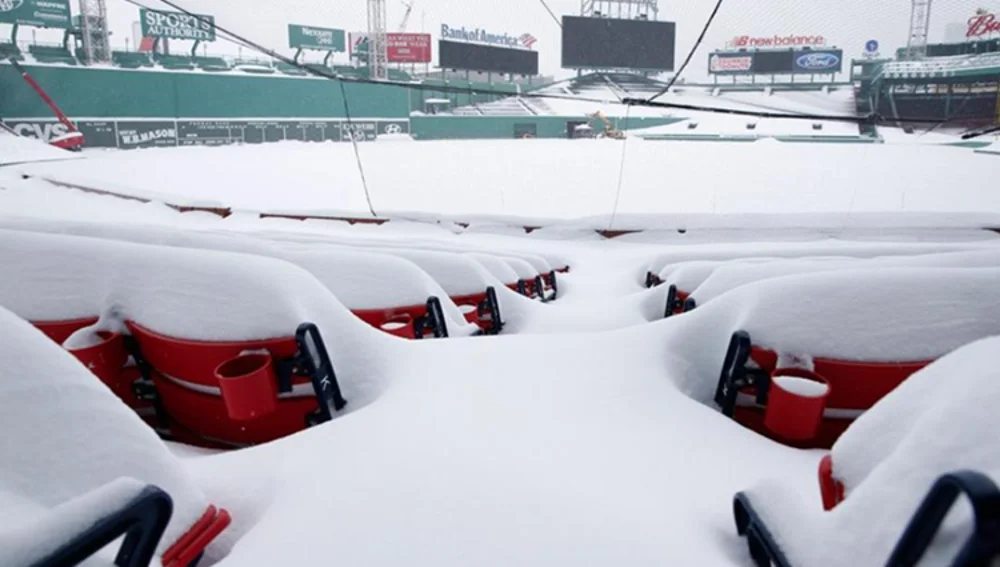 Aledaños del Minneapolis Stadium, cubierto de nieve