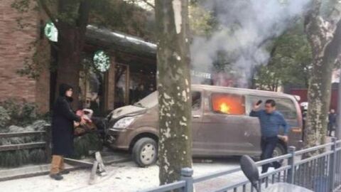 La furgoneta incendiada en Shangai