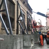 Nuevo apuntalamiento ejecutado sobre la fachada del edificio de Riegos El Progreso de Elche
