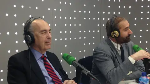 El poeta Luis Alberto de Cuenca en La Brújula El poeta Luis Alberto de Cuenca en La Brújula
