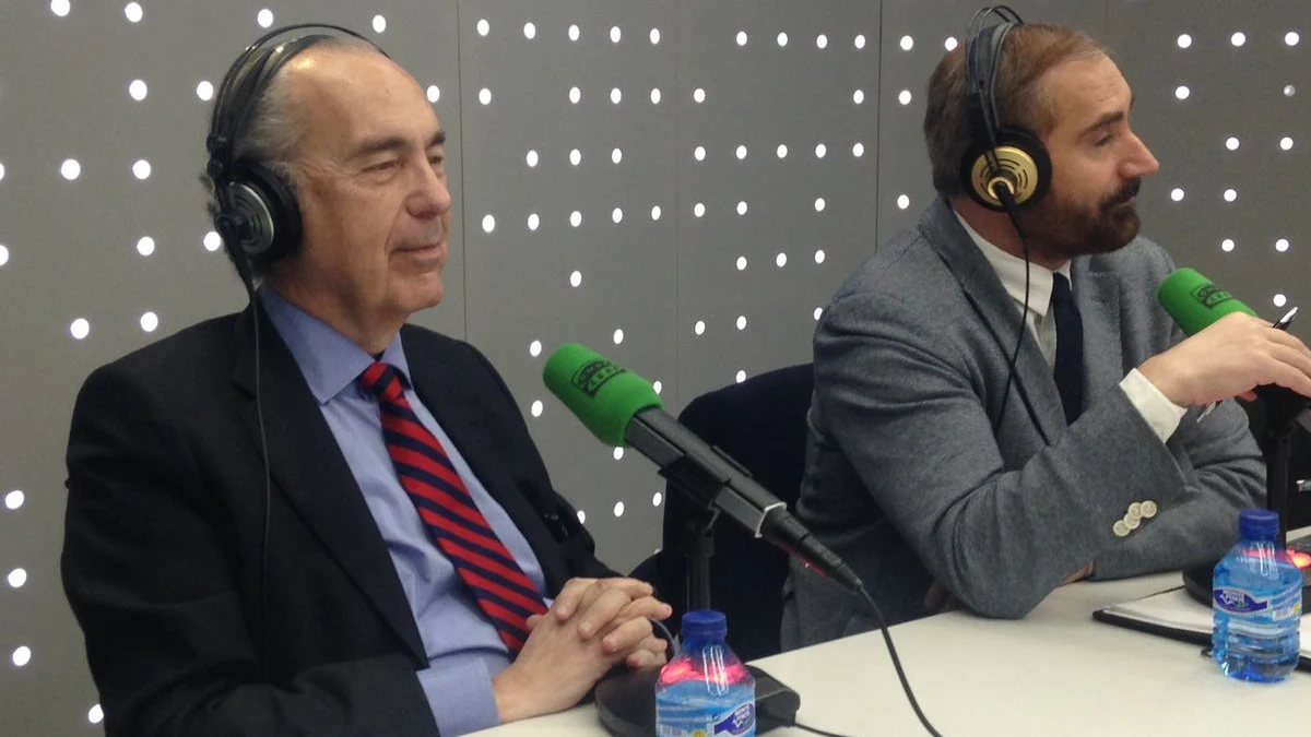 El poeta Luis Alberto de Cuenca en La Br&uacute;jula