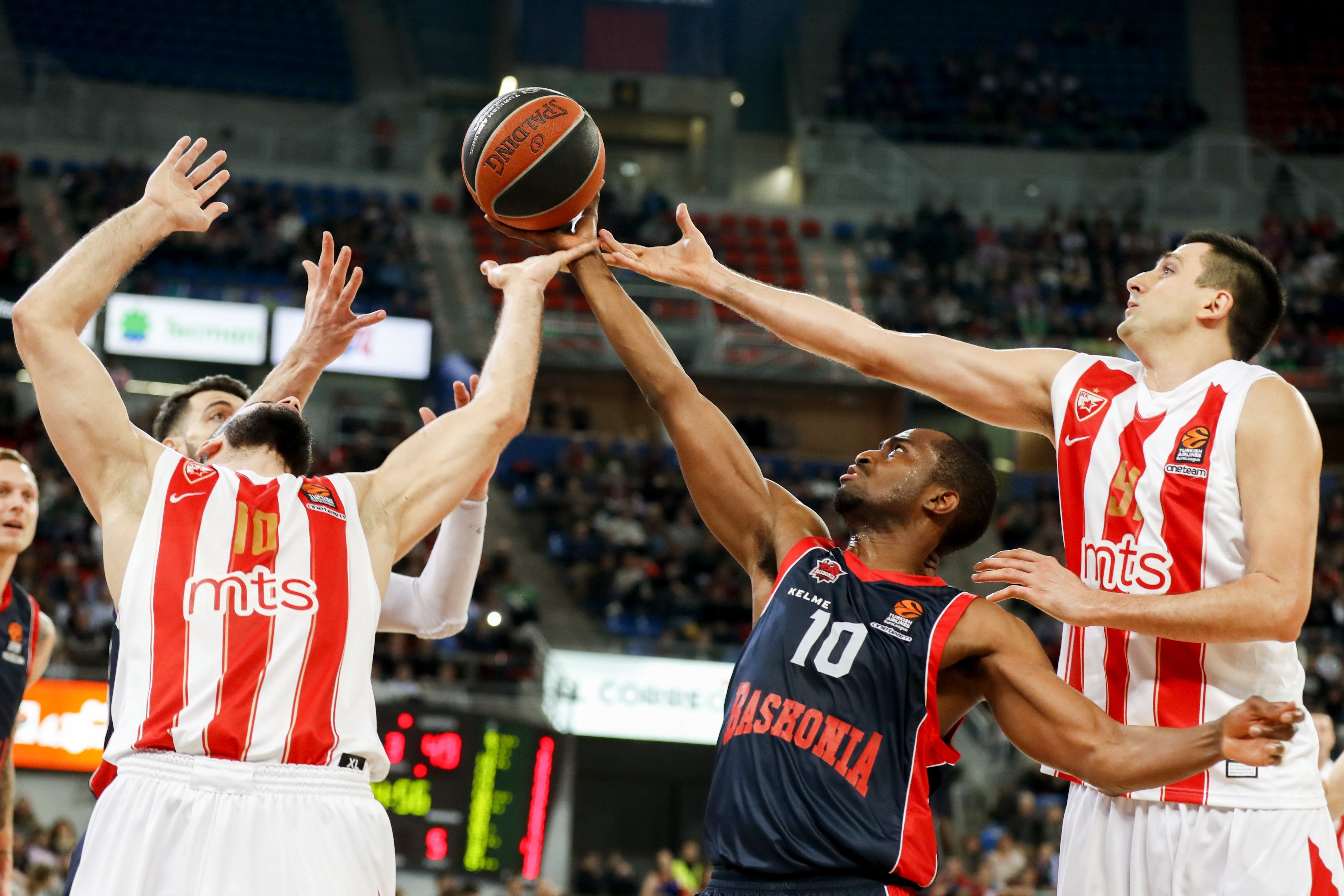 El Baskonia cumple y no da opciones al Estrella Roja El Baskonia cumple y no da opciones al Estrella Roja