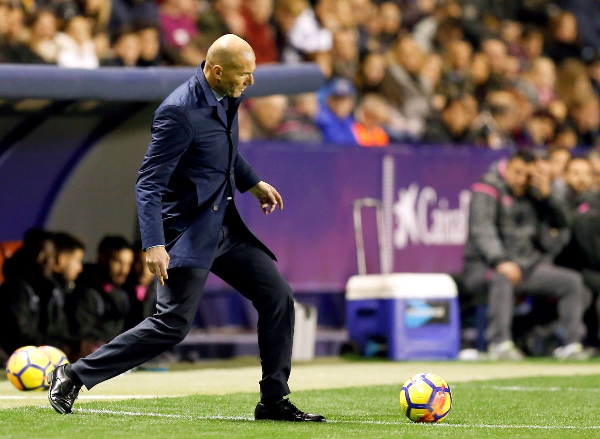 Zidane: "Siempre diré que la Liga aún no está sentenciada" Zidane: "Siempre diré que la Liga aún no está sentenciada"