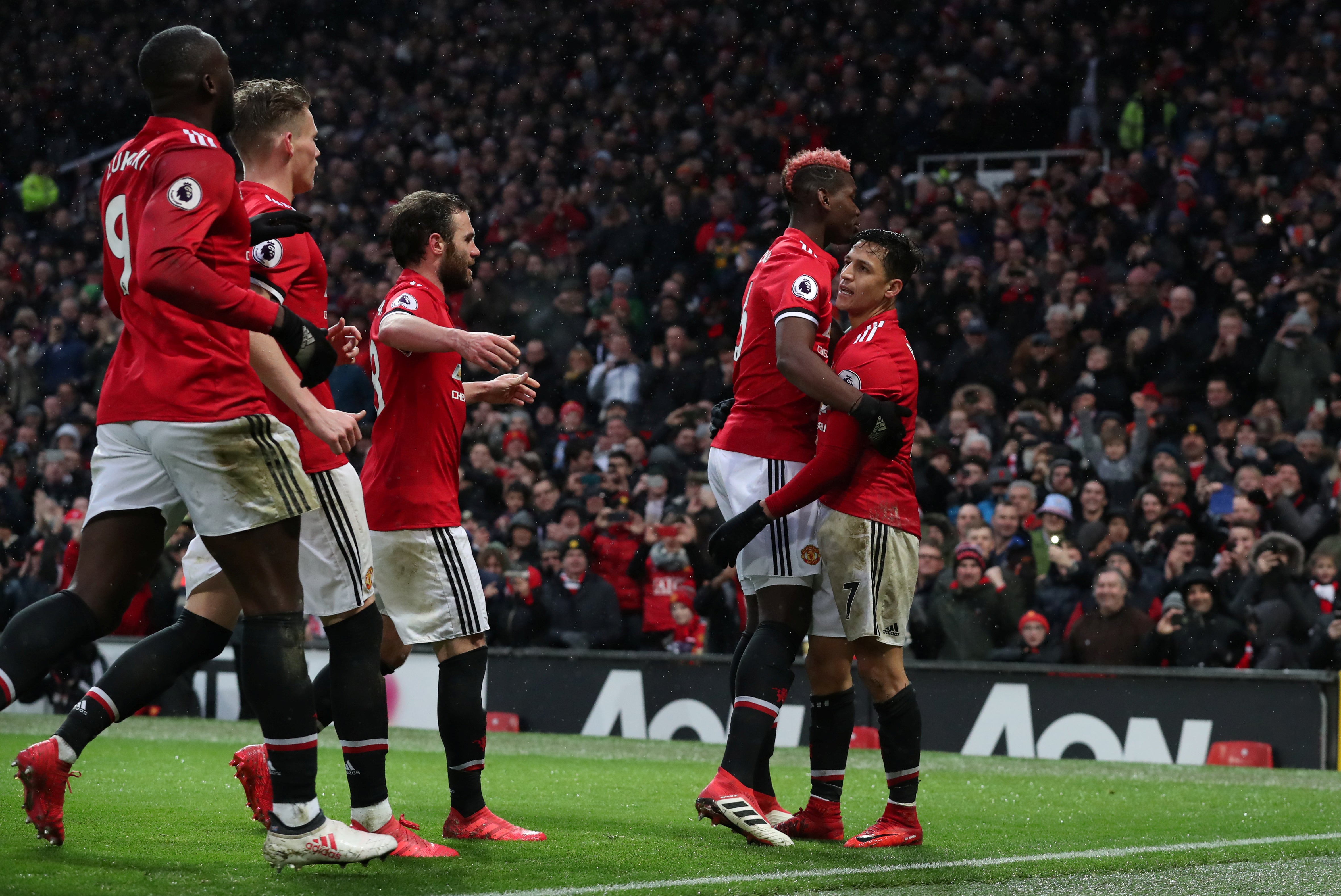 Alexis Sánchez se estrena en Old Trafford en la victoria del Manchester United frente al Huddersfield Alexis Sánchez se estrena en Old Trafford en la victoria del Manchester United frente al Huddersfield