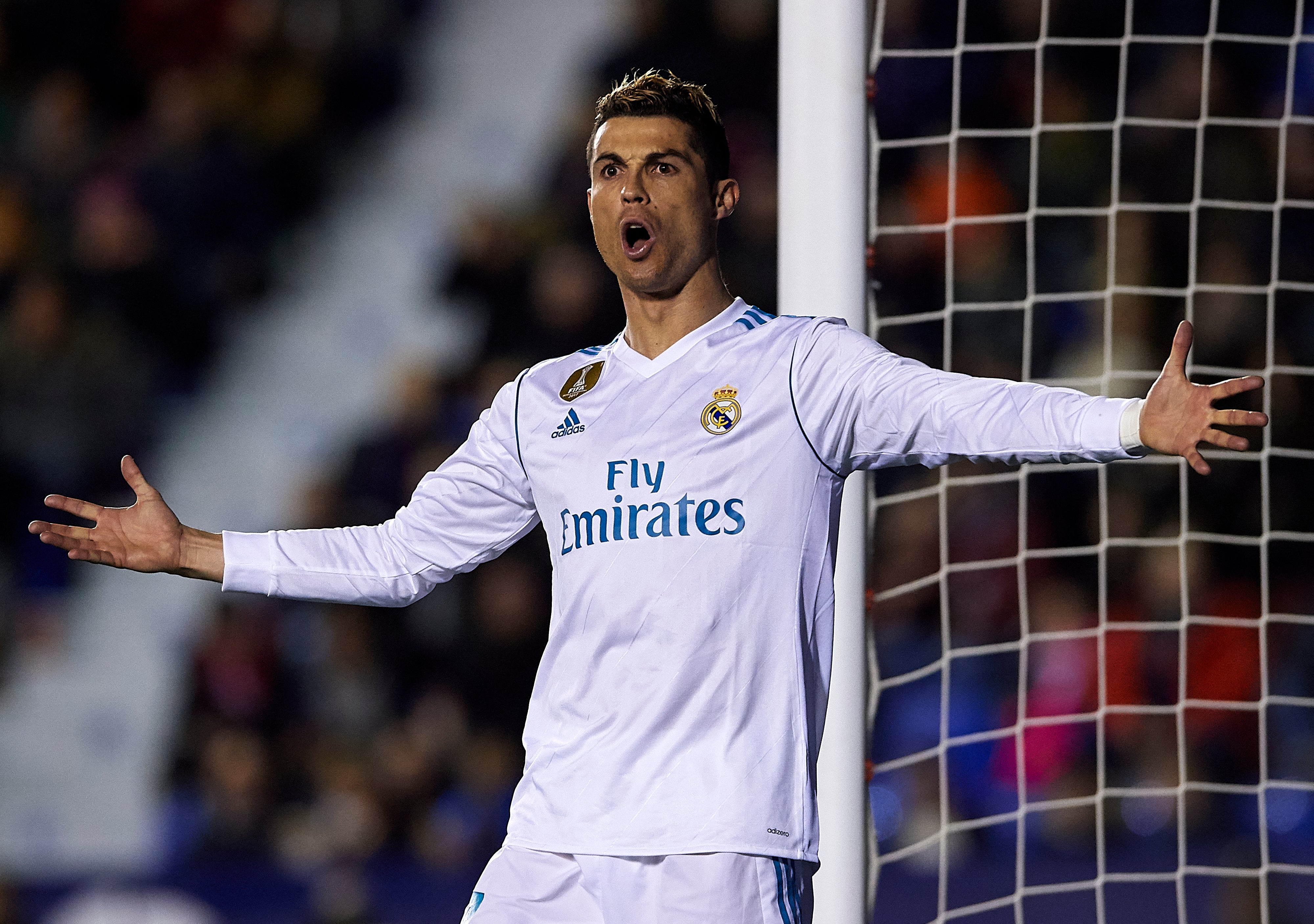 Cristiano se enfadó con el cámara tras ser sustituido: "Enfoca al campo" Cristiano se enfadó con el cámara tras ser sustituido: "Enfoca al campo"