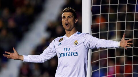 Cristiano protesta una acci&oacute;n en el duelo ante el Levante