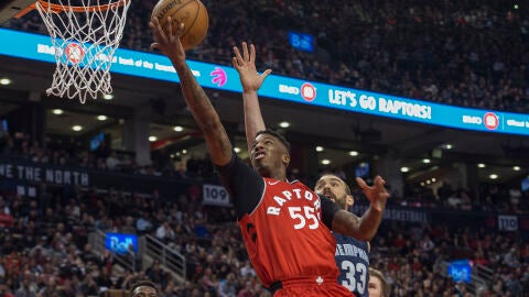 Wright encestando a canasta