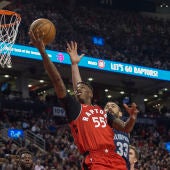 Wright encestando a canasta