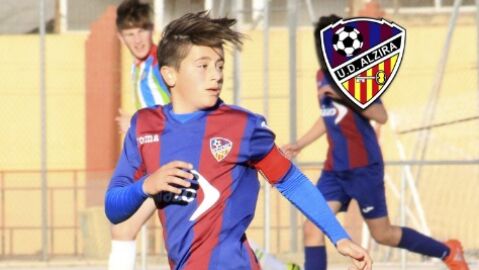 Nacho Barber&aacute;, jugador del equipo cadete de la UD Alzira