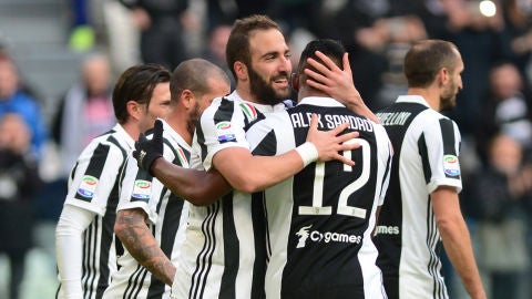 Higua&iacute;n celebrando el gol con la Juventus