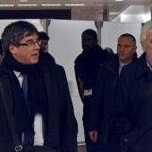 El expresidente de la Generalitat de Cataluña, Carles Puigdemont junto al empresario Josep María Matamala en Bruselas