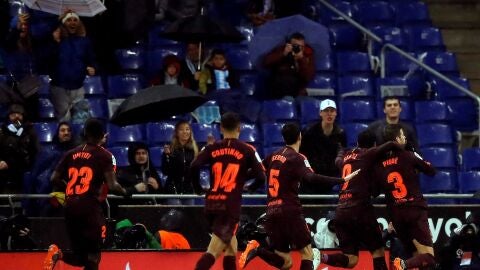 Gerard Piqu&eacute; manda callar a la grada de Cornell&aacute;