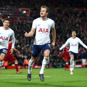 Harry Kane celebra el 2-2 definitivo en Anfield ante el Liverpool
