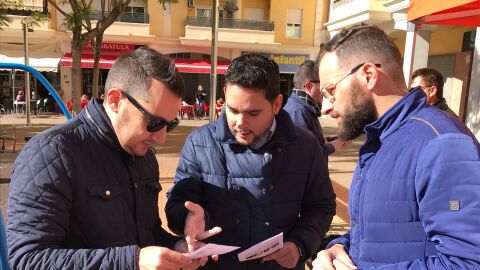 David Caballero y Juan Antonio Sempere en la Plaza de Castilla de Elche