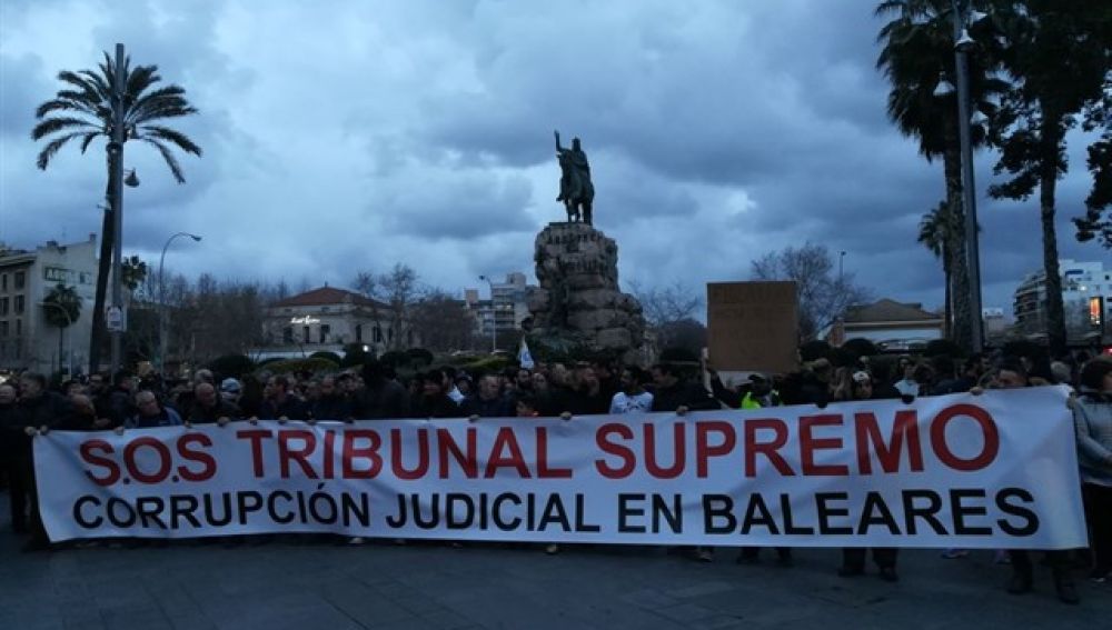 Manifestación en la Plaza España de Palma