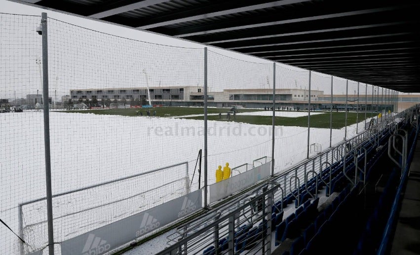 El Real Madrid suspende el entrenamiento por la fuerte nevada caída en Madrid El Real Madrid suspende el entrenamiento por la fuerte nevada caída en Madrid