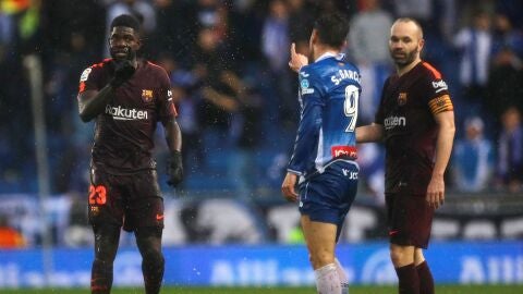 Momento de la discusi&oacute;n entre Umtiti y Sergio Garc&iacute;a