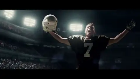 Cristiano Ronaldo se pasa al fútbol americano en este spot de la Super Bowl Cristiano Ronaldo se pasa al fútbol americano en este spot de la Super Bowl