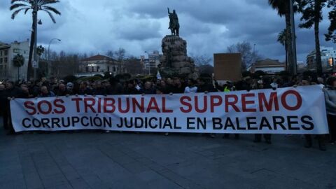 El lema de la protesta: 'SOS Tribunal Supremo. Corrupci&oacute;n Judicial en Baleares'.
