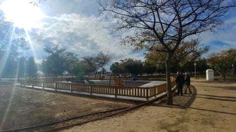 Zona juegos infantiles del Parque Sant Jaume de Pe&ntilde;a Las &Aacute;guilas de Elche