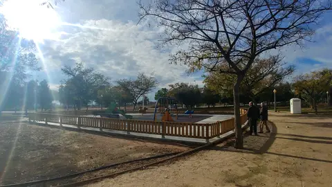 Zona juegos infantiles del Parque Sant Jaume de Peña Las Águilas de Elche Zona juegos infantiles del Parque Sant Jaume de Peña Las Águilas de Elche