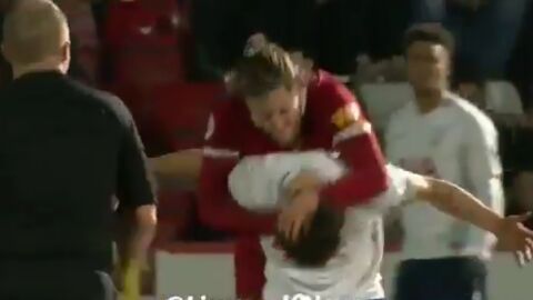 Lallana agrede a un jugador sub 23 del Tottenham