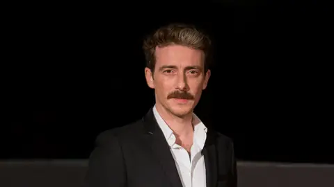 Víctor Clavijo - Cara -2018 Víctor Clavijo - Cara -2018 - Amar es para siempre - Gran Hotel - Cuéntame un cuento - El corazón del océano