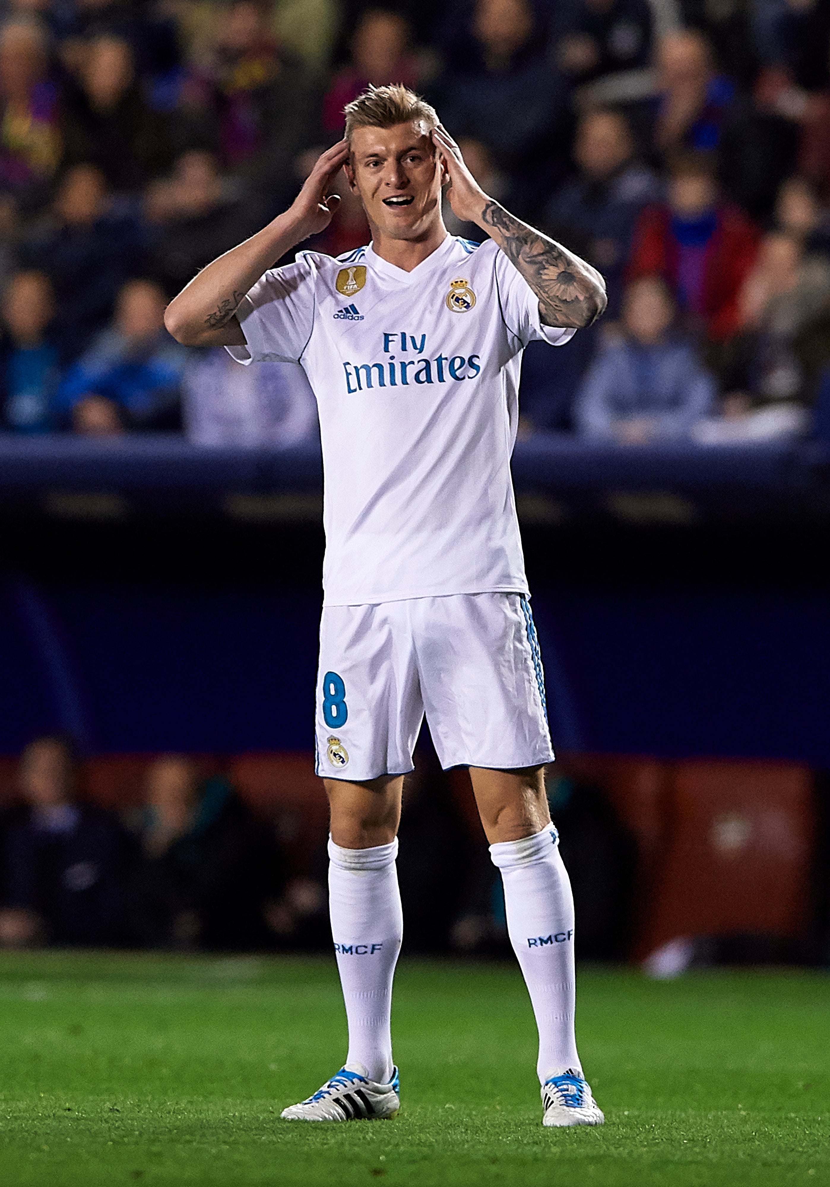 Alarma en el Real Madrid: Toni Kroos, baja por un esguince de rodilla Alarma en el Real Madrid: Toni Kroos, baja por un esguince de rodilla