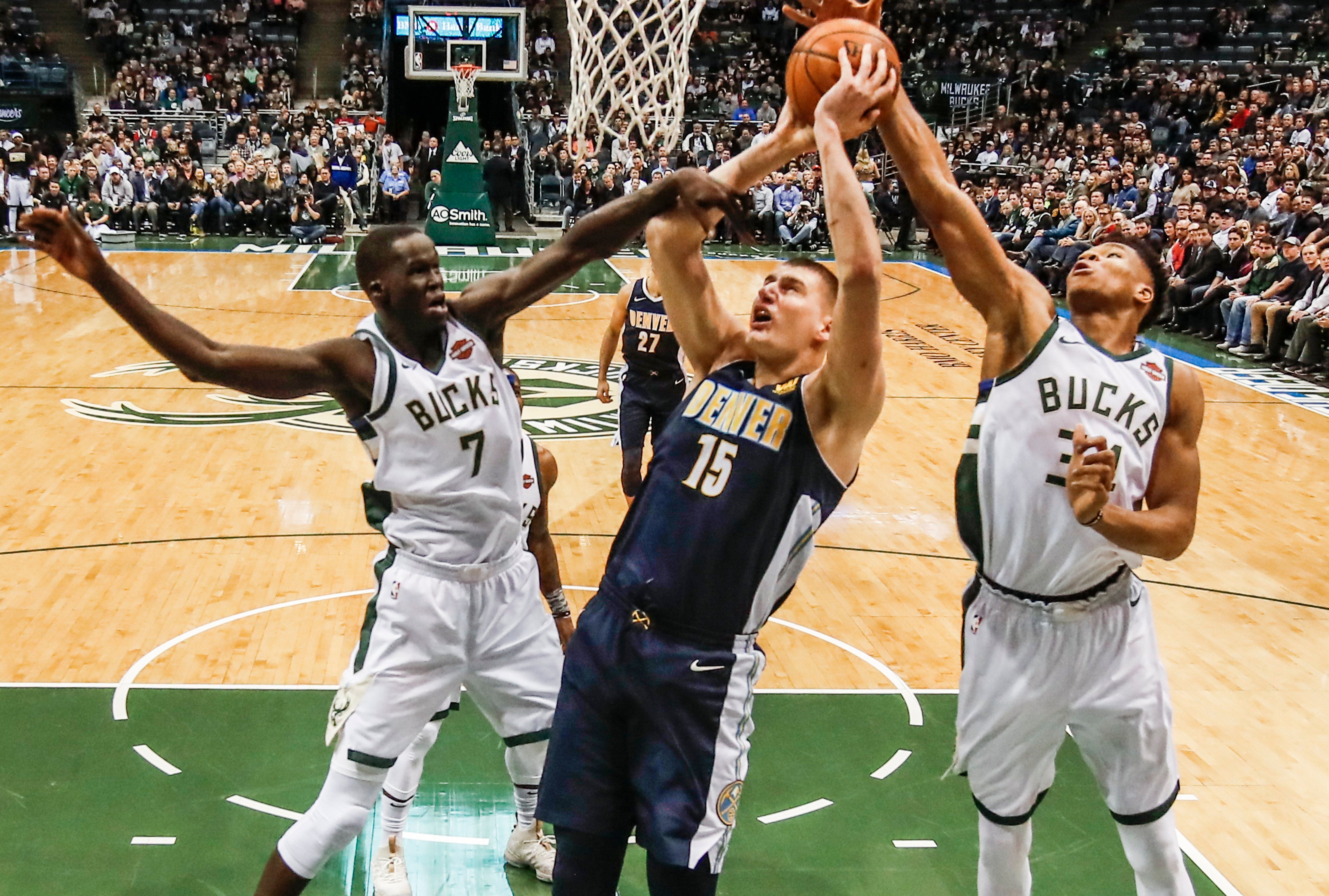 Los Nuggets de Juancho sorprenden a los Bucks y los Wolves ganan en el homenaje a Saunders Los Nuggets de Juancho sorprenden a los Bucks y los Wolves ganan en el homenaje a Saunders