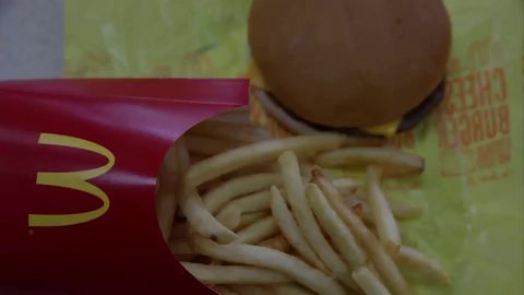 McDonald's se compromete a que los Happy Meal est&eacute;n libres de aromas y colorantes artificiales en el 2022