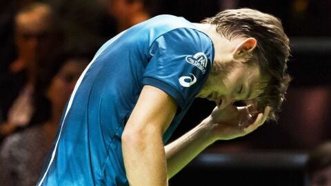 David Goffin tuvo que retirarse por un golpe en el ojo