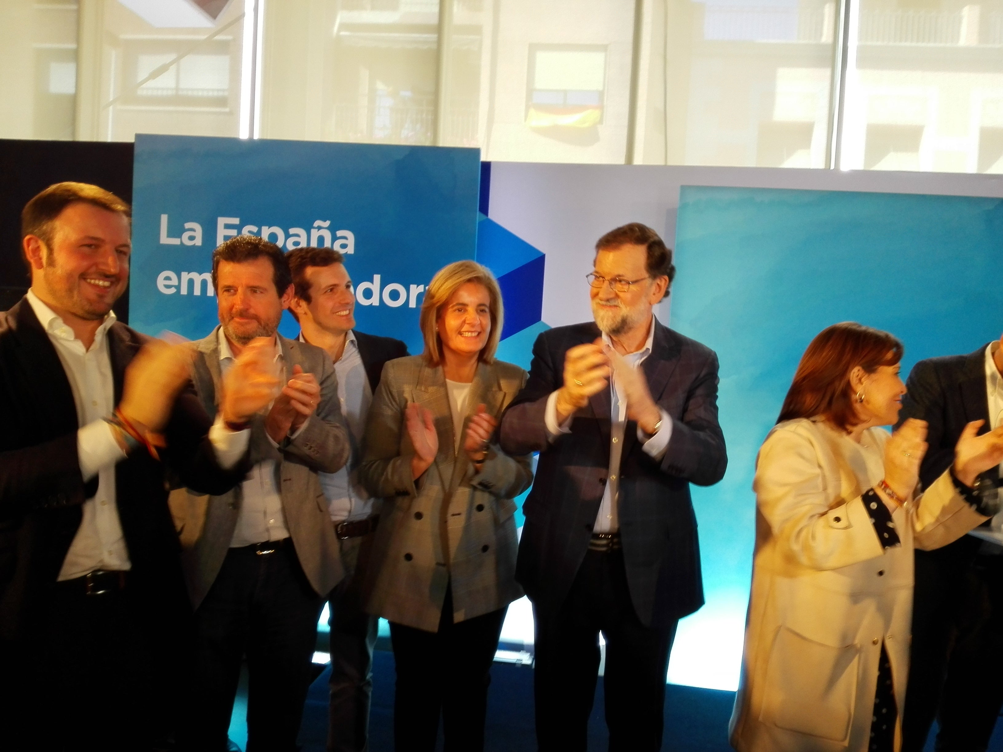 Rajoy dice que va a plantear una nueva financiación autonómica y un pacto sobre el agua y pide a la oposición “que se moje” Rajoy dice que va a plantear una nueva financiación autonómica y un pacto sobre el agua y pide a la oposición “que se moje”