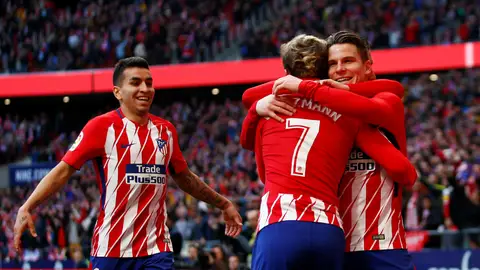 Griezmann se abraza a Gameiro Griezmann se abraza a Gameiro