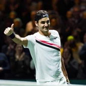 Roger Federer disputando un partido Roger Federer disputando un partido