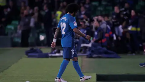 Marcelo se retira cabizbajo del campo Marcelo se retira cabizbajo del campo