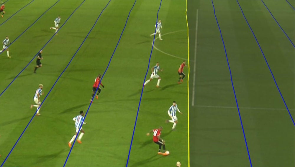 Las polémicas 'líneas' torcidas del VAR en el gol de Mata