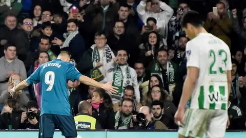 Karim Benzema marca el gol en el Villamarín Karim Benzema marca el gol en el Villamarín