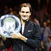 Federer posa con el trofeo de campeón en Rotterdam Federer posa con el trofeo de campeón en Rotterdam