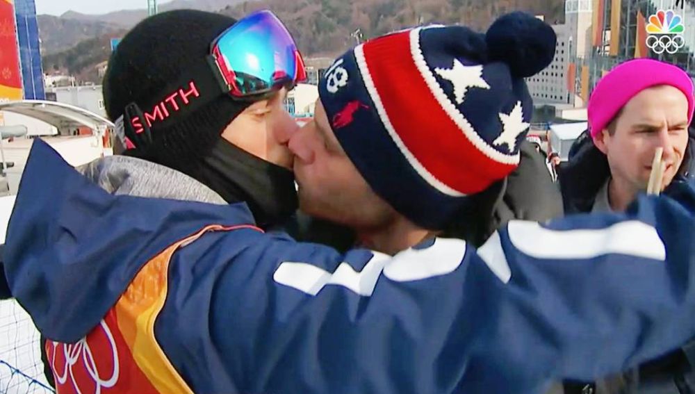 Gus Kenworthy besa a su novio durante los Juegos de Invierno