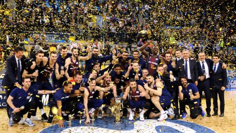 Los jugadores del FC Barcelona celebran la Copa del Rey en Canarias. 